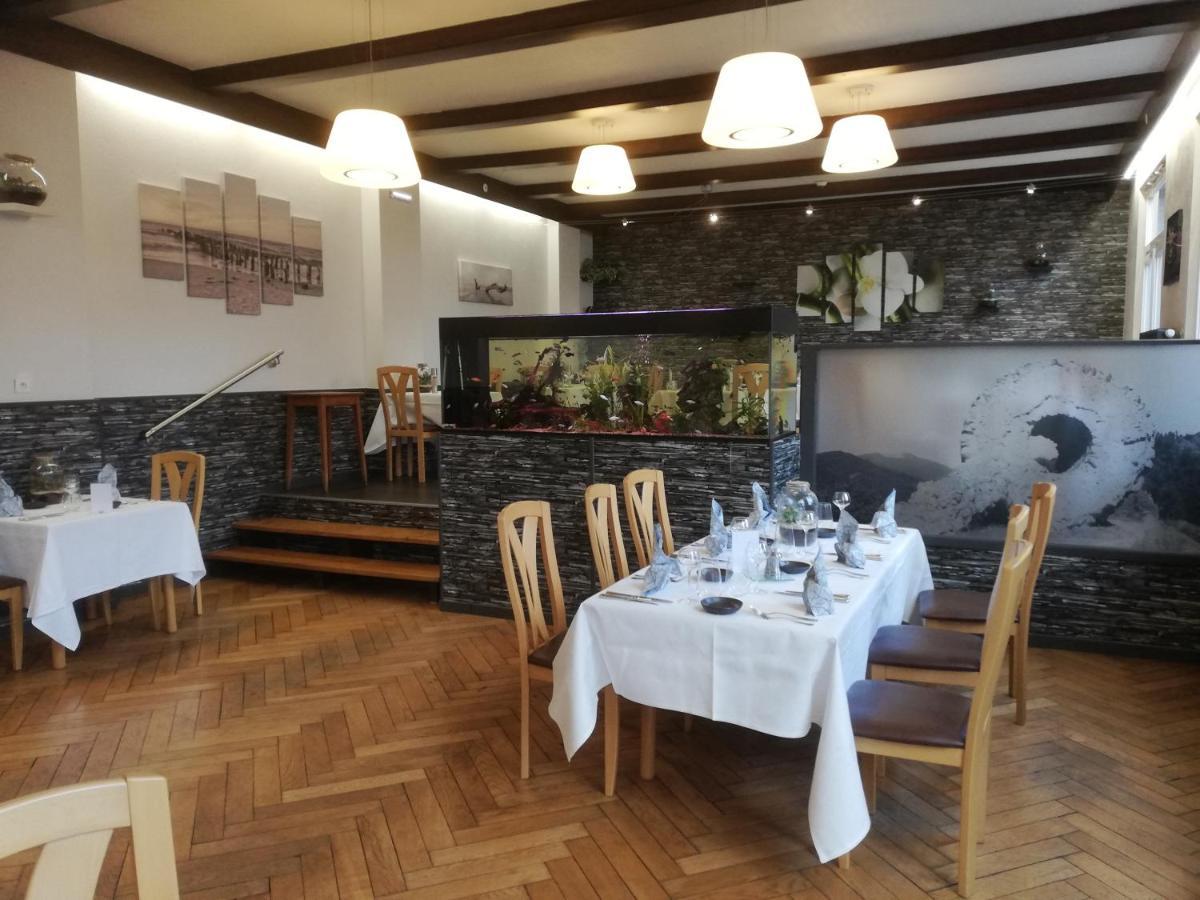 Hotel Restaurant Le Moschenross Thann Exterior photo
